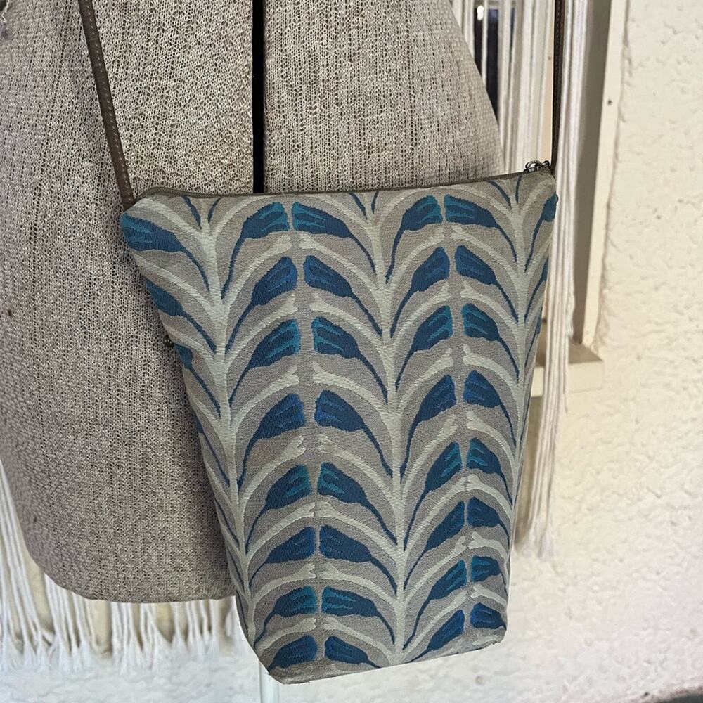 Maruca Blue Lily Crossbody Bag - Picture 5 of 6